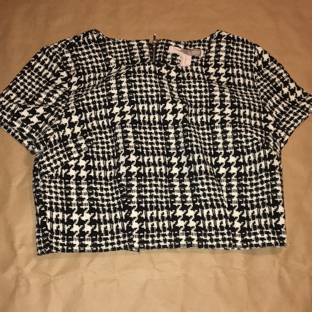 Black and white woven crop top